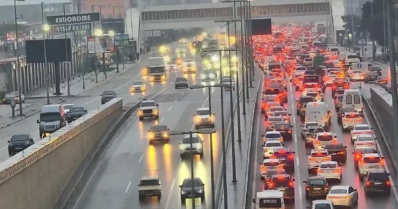 Bakıda bir sıra yollarda tıxaclar müşahidə olunur