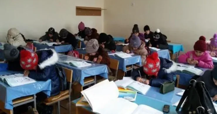 Bakıda orta məktəbdə FACİƏ: müəllim dərsdə ÖLDÜ