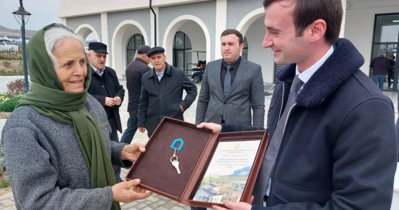 Növbəti köç karvanları Xıdırlı, Hadrut və Qırmızı bazara çatdı FOTOLAR