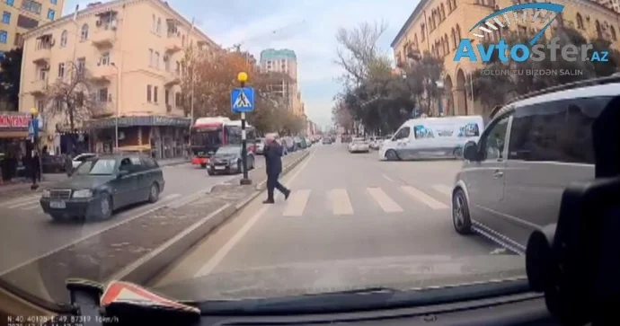 Piyada keçidinə çatan sürücü nələrə diqqət etməlidir? Mütəxəssis İZAH ETDİ VİDEO