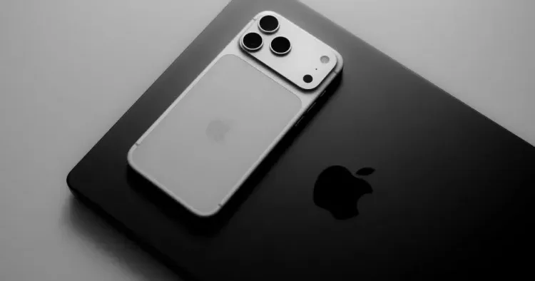 Apple texnikası ilə dolu anbar su atında QALDI