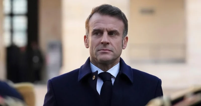 Макрон хочет заменить витражи в соборе Нотр Дам ВИДЕО