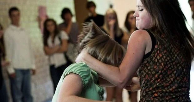 Məşuqunun arvadının iş yerinə basqın etdi KONKRET