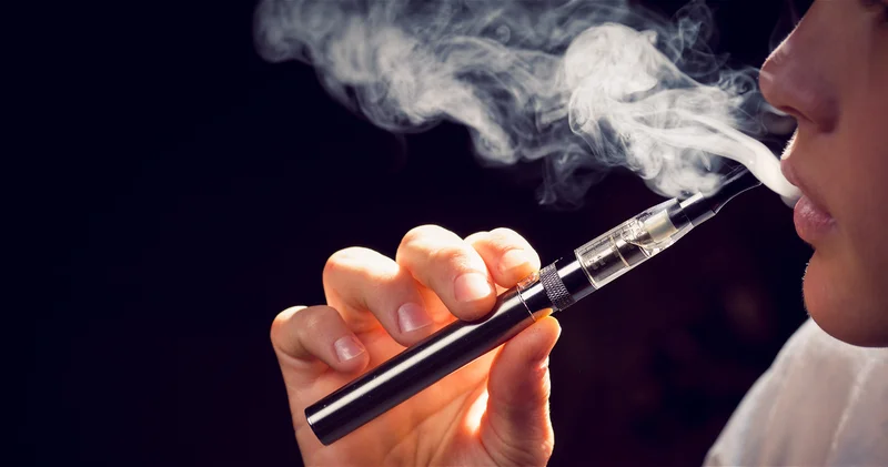Депутат: Электронные сигареты приносят доход, но ведут к оттоку валюты и, что важнее, вредят здоровью граждан