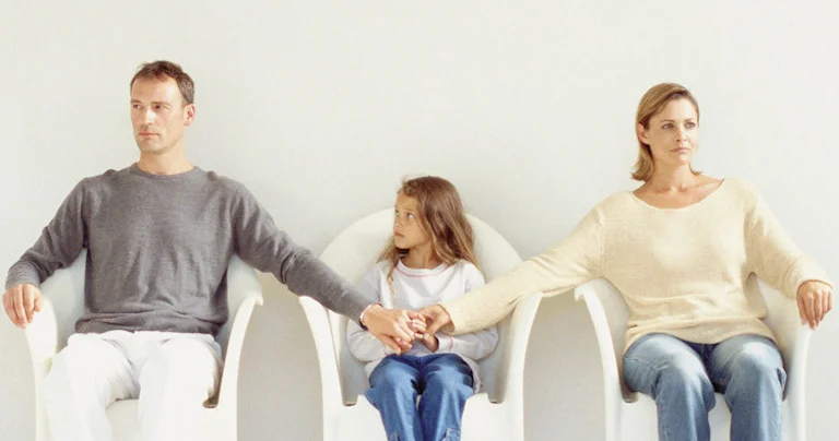 Boşanmalar uşaqların psixologiyasına necə təsir edir? PSİXOLOQ AÇIQLADI