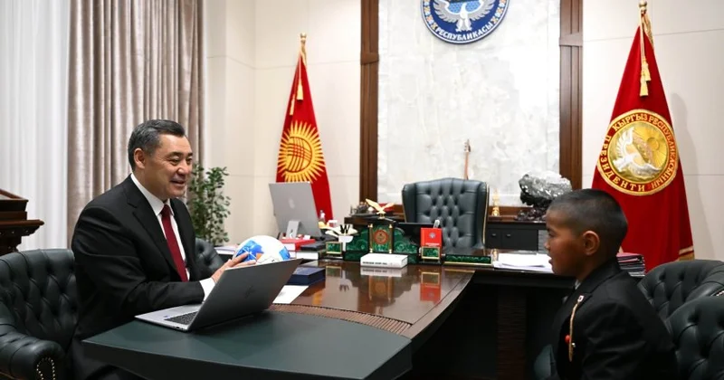 Japarov dördüncü sinif şagirdini iqamətgahında qəbul edib