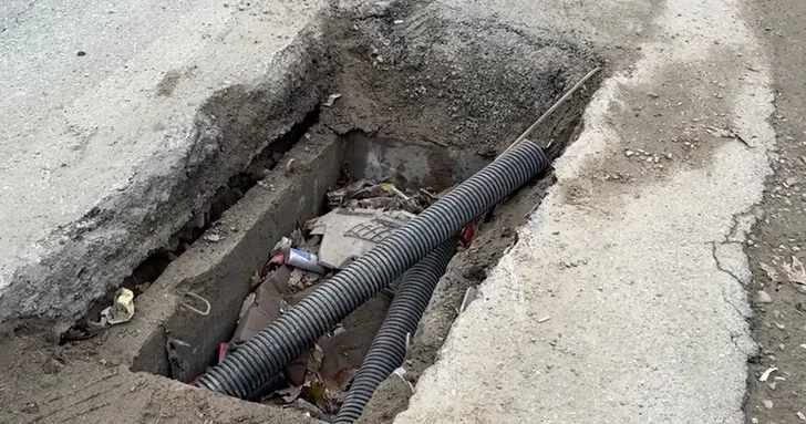 Жители поселка Новханы жалуются на опасный участок дороги