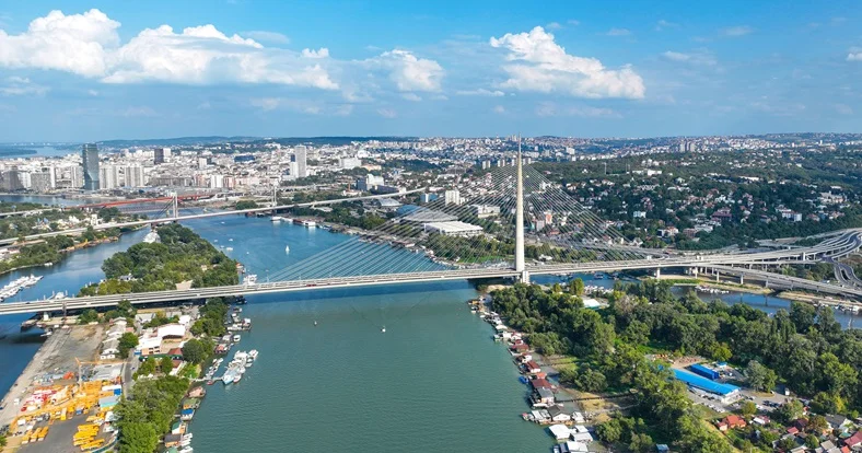 Serbiyanın hərbi şirkət sahibi Moskvada öldürüldü FOTO