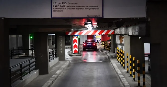 Əməkdar artist parkinqdə qadınla dava etdi