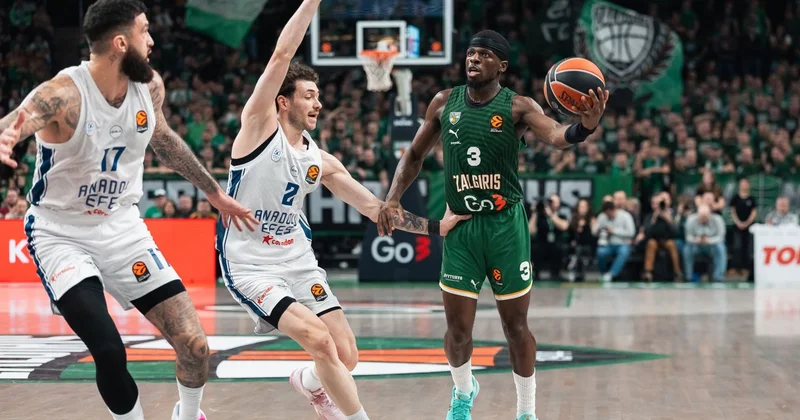 Avroliqa: “Anadolu Efes” Litvadan qalib ayrılıb, “Fənərbağça” isə evdə Yunanıstan komandasına uduzub