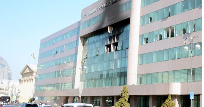 Yeddi körpənin öldüyü yanğınla bağlı məhkəmə davam etdirilib