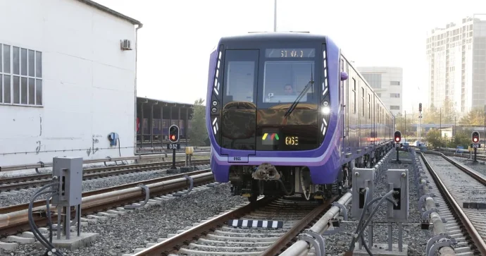 Tələbələrin metrodan güzətli istifadəsi alqışlandı, amma...