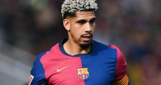 Ronald Arauxo yaşıl meydanlara geri dönür