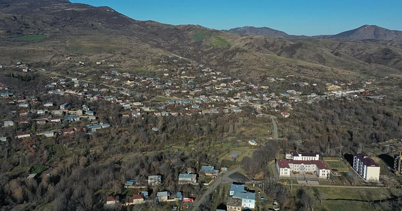 Növbəti köç Xocavəndin Qırmızı Bazar qəsəbəsinə çatıb, açarlar təqdim edilib YENİLƏNİB