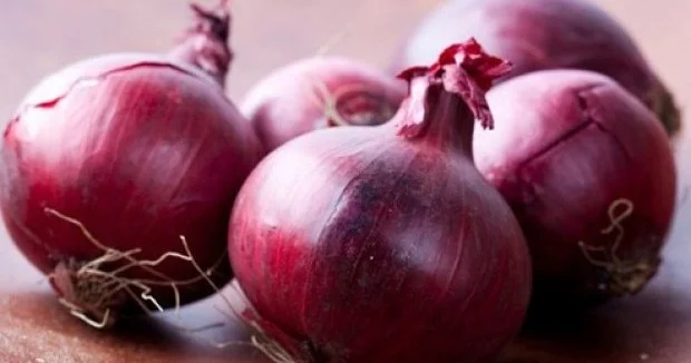 Kimlər qırmızı soğan yeyə bilməz?
