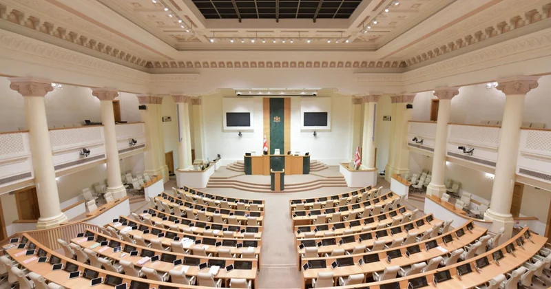 Gürcüstan parlamenti bütün seçkilərdə səsvermənin ölkə daxilində keçirilməsini dəstəkləyib