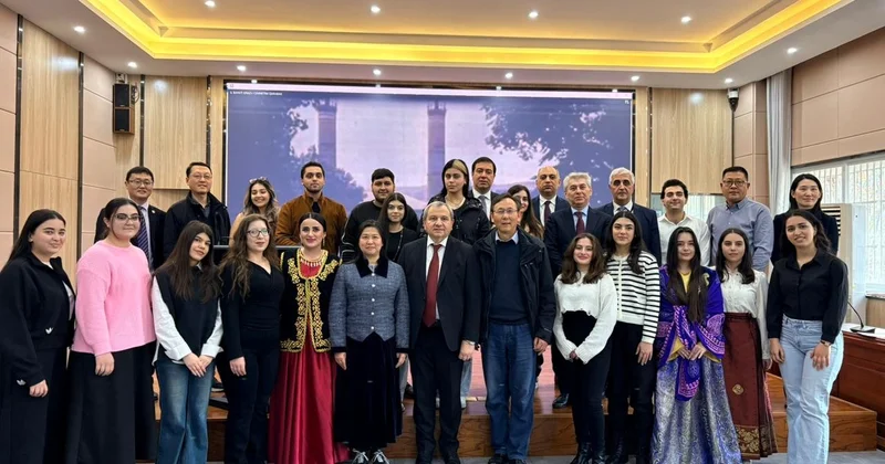 БГУ в Аньхойском университете города Хэфэй провел мероприятие, посвященное азербайджанской культуре