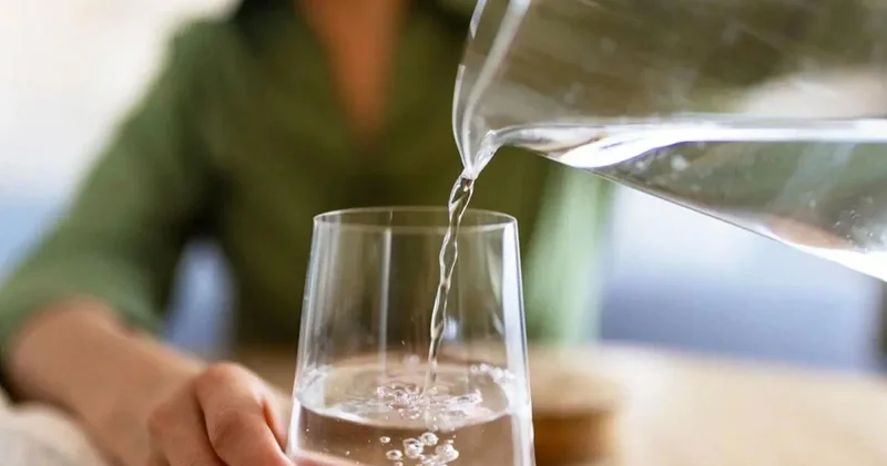 Həkim: “Su içməyən insanı gündə 2 litr içməyə məcbur etmək...”