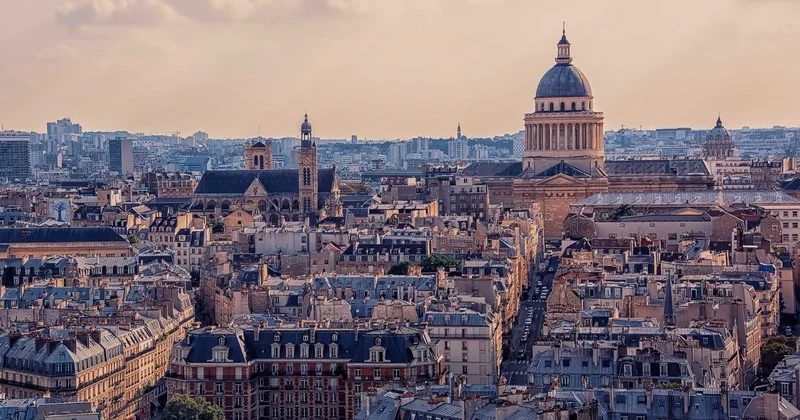 Fransada bələdiyyə sədri bu səbəblərdən vəzifəsindən uzaqlaşdırıldı