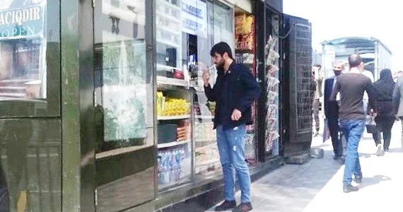 Universitetlərin qapısında zəhər satışı: Gənclərimizin sağlamlığı köşklərdə “tüstülənir”