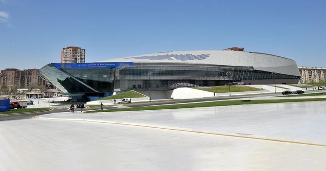 Bakı Konqres Mərkəzi 31 ədəd hibrid avtomobil ALACAQ