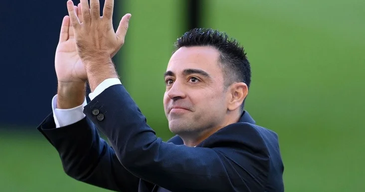Xavi Çelsi nin sükanı arxasına keçə bilər