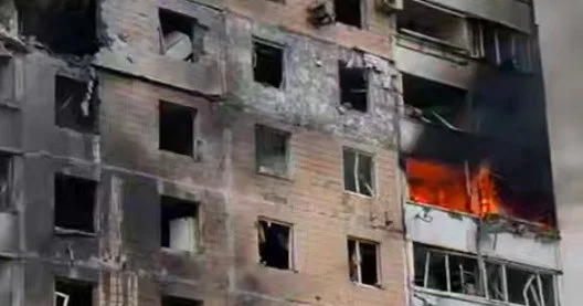 Rusiya Zaporojyedə yaşayış binalarını VURDU VİDEO