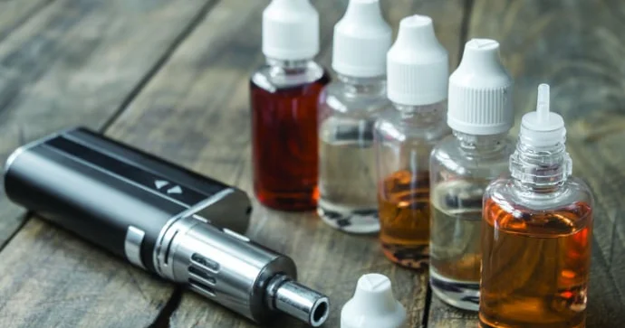 Qadağadan sonra cəza da GƏLİR Elektron siqaret çəkənlər neçə manat CƏRİMƏ OLUNACAQ?