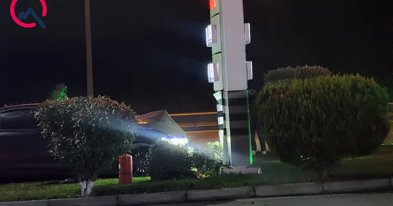 Avtomobil yanacaqdoldurma məntəqəsinə çırpıldı Bakıda ağır qəza