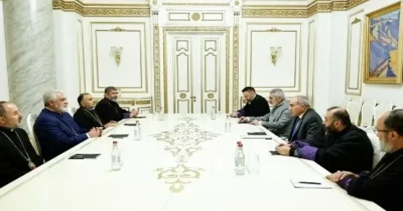 Keşişlər sabah II Qareginin istefası tələbi ilə Eçmiədzində aksiya keçirəcək