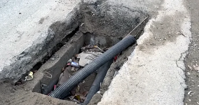 Sürücüləri təhlükəyə salan çuxurlar Problem niyə həll olunmur? VİDEO