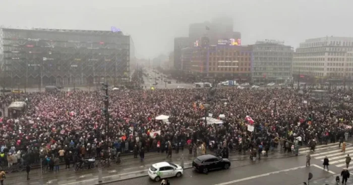Qrenlandiyada adanın satılmasına qarşı kütləvi etirazlar başlayıb