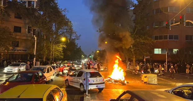 Etirazlarda ölənlərin yarısından çoxu türkdü Bir ananın FƏRYADI VİDEO