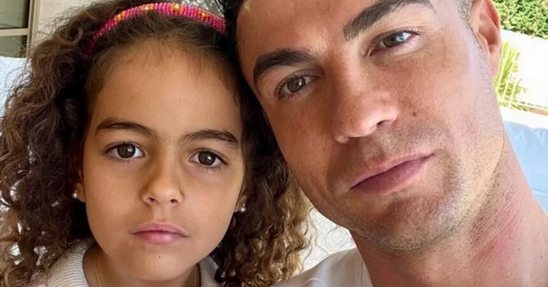 Ronaldunun qızı Titanik filmindəki məşhur mahnını oxudu