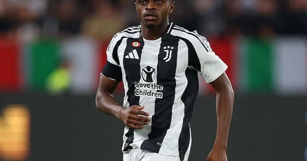 “Yuventus”un müdafiəçisi “Yunayted”in hədəfində