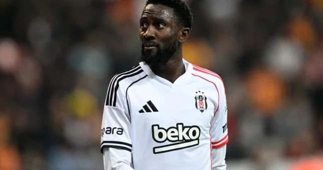 Beşiktaş ın futbolçusu millinin oyununda sıradan çıxdı