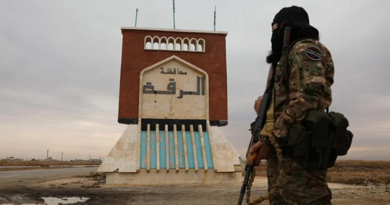 SDQ Ağ bayraq qaldırdı, Şara atəşkəs elan etdi: Hökumət qüvvələri üç şəhərə daxil olacaq