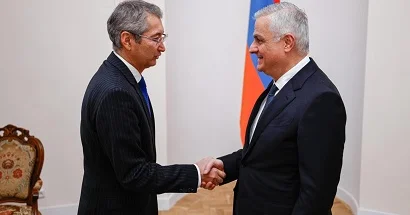 Qriqoryan Qazaxıstan səfiri ilə ticarət məsələlərini müzakirə etdi