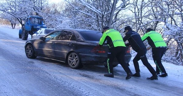 Güclü qar: Bu yolda çətinliklər yarandı