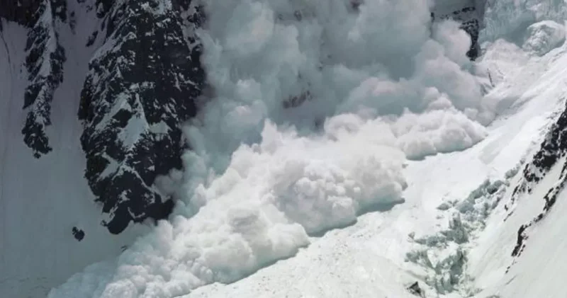 Снежные лавины в Альпах унесли жизни пяти лыжников