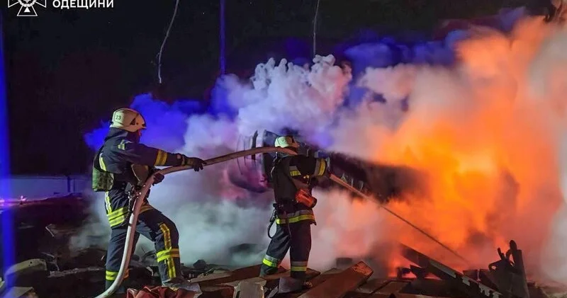 Rusiya gecə saatlarında Odessanı vurdu: Enerji infrastrukturu sıradan çıxdı