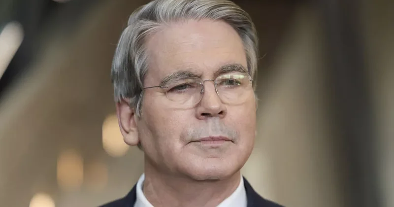 Скотт Бессент объяснил значение Гренландии в войне за Арктику