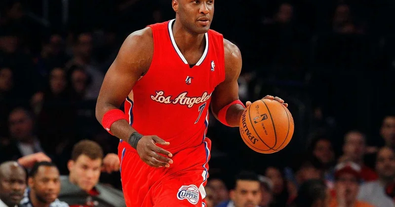 NBA çempionu avtomobili sərxoş halda idarə etdiyi üçün saxlanılıb