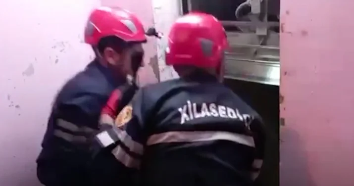 Bakıda liftə qalan şəxslər xilas edildi