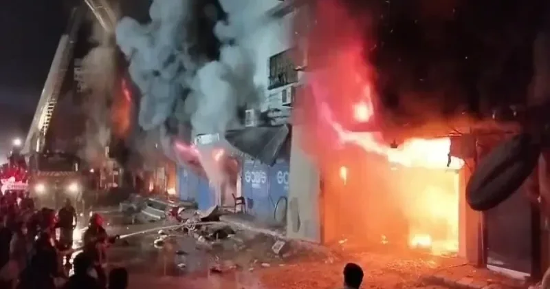 Pakistanda ticarət mərkəzində baş verən yanğın azı 3 nəfərin həyatına son qoyub