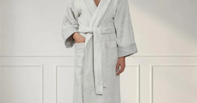 Bakıda turist hamam xalatı ilə marketə getdi VİDEO