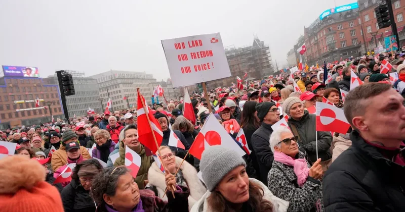 Страны НАТО заявили о солидарности с народом Гренландии и отвергли тарифы Трампа