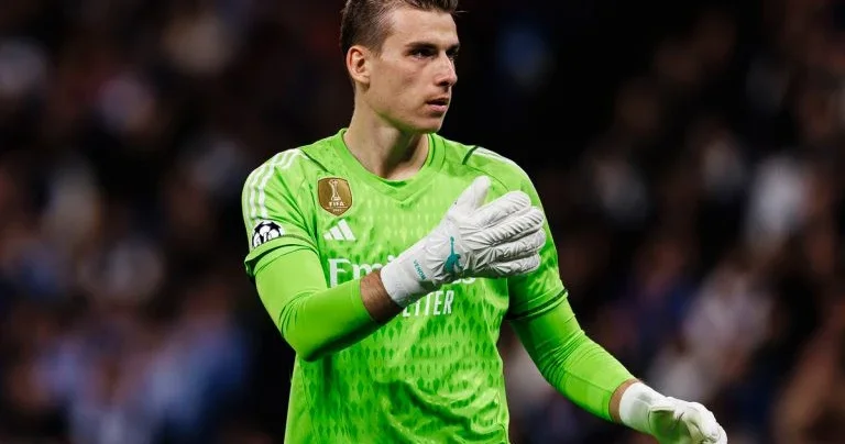 Çelsi Real ın qapıçısını almaq istəyir