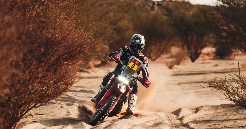 Dəvələr amerikalı motosikletçinin Dakar qələbəsinə mane oldu