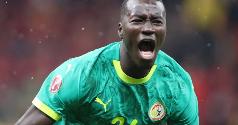 Скандальный финал Кубка Африки: обиженные сенегальцы ушли с поля, затем вернулись и победили ФОТО